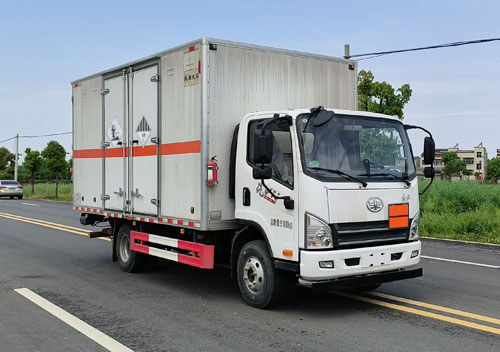 QYY5091XZWCA6型雜項危險物品廂式運輸車圖片