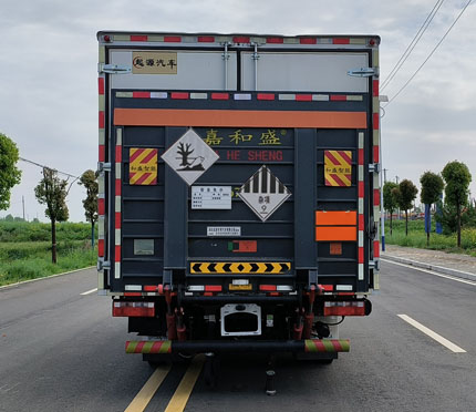 百捷牌QYY5091XZWCA6雜項(xiàng)危險(xiǎn)物品廂式運(yùn)輸車公告圖片