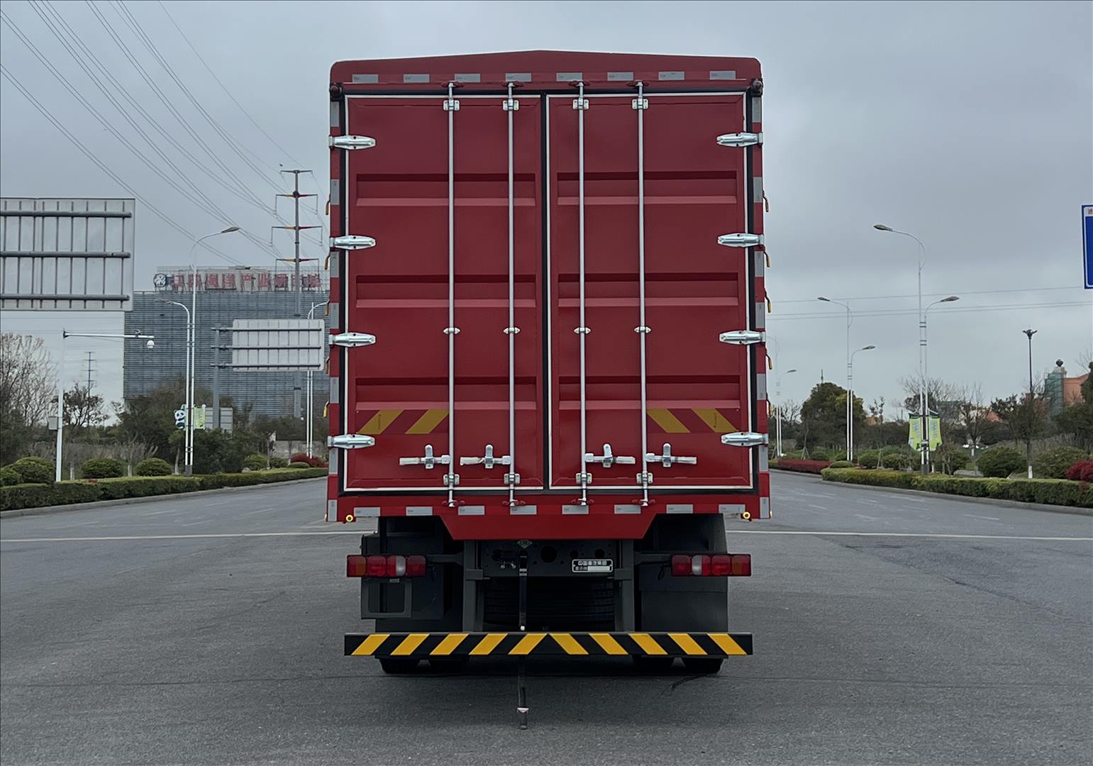 豪沃牌ZZ5257CCYN54CKF1L倉柵式運(yùn)輸車公告圖片