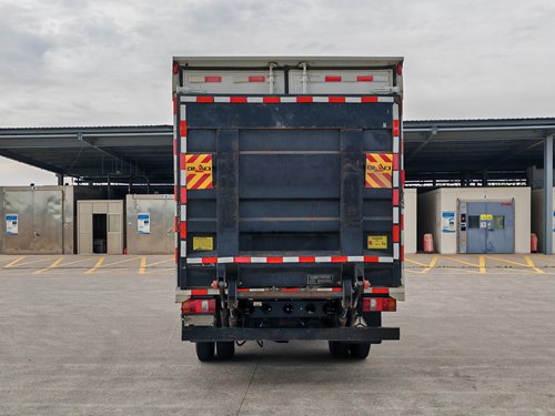 豪曼牌ZZ5048XXYF17FSHEV2插電式增程混合動(dòng)力廂式運(yùn)輸車公告圖片