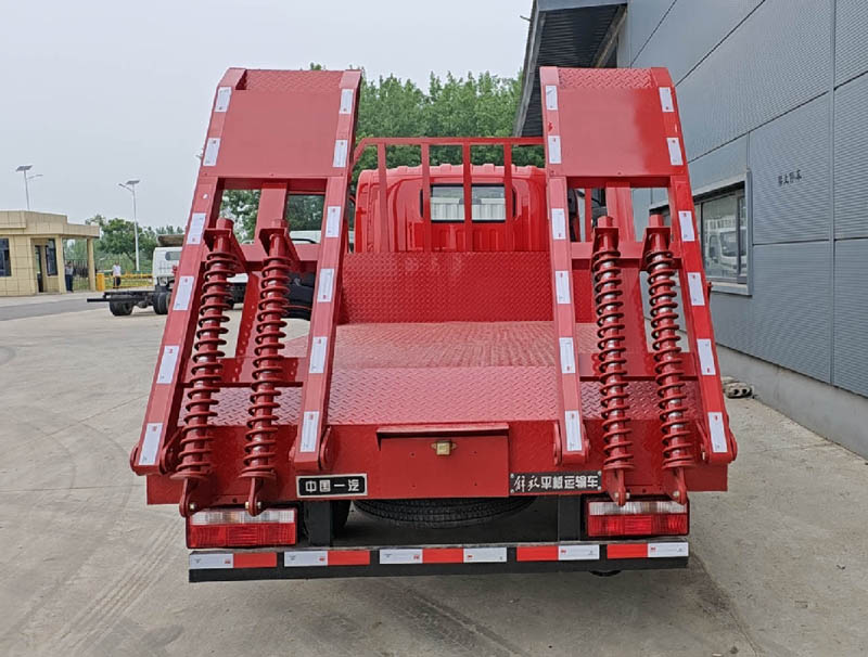 解放牌CA5047TPBP40K42L2E6A84平板運(yùn)輸車公告圖片