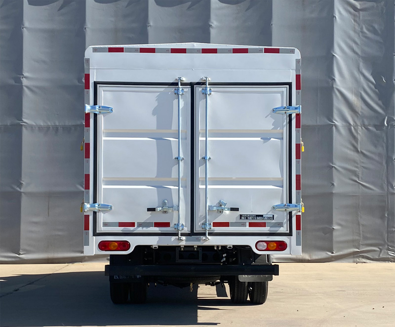 飛碟牌FD5041CCYD66BEV-1純電動(dòng)倉(cāng)柵式運(yùn)輸車公告圖片