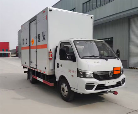 襄鑫鼎牌XDV5042XQYEQ6爆破器材運(yùn)輸車