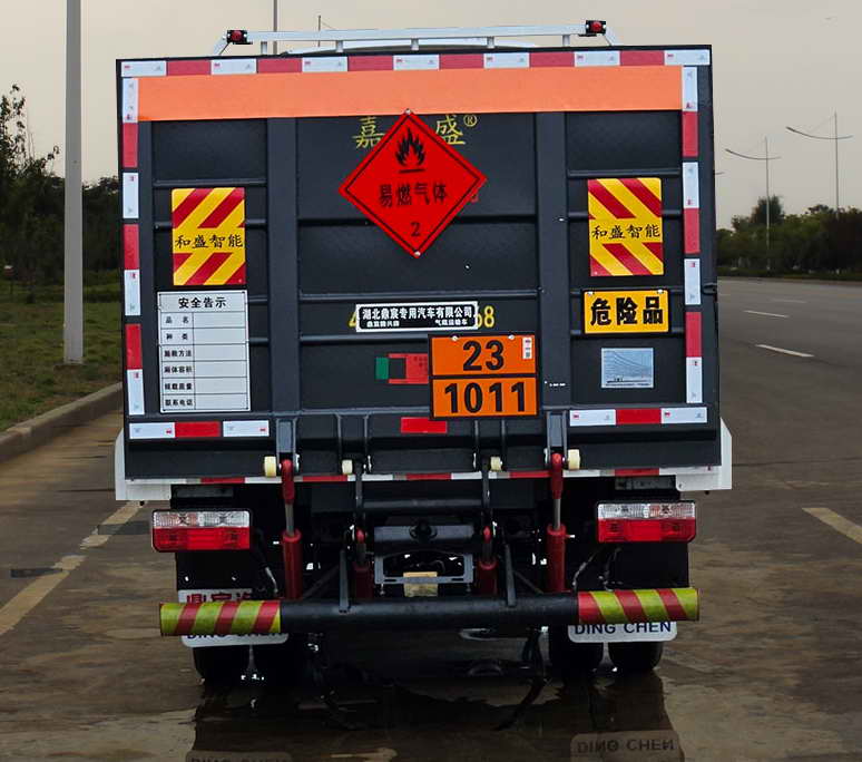 鼎宸騰興牌DCZ5045TQPE6氣瓶運(yùn)輸車公告圖片