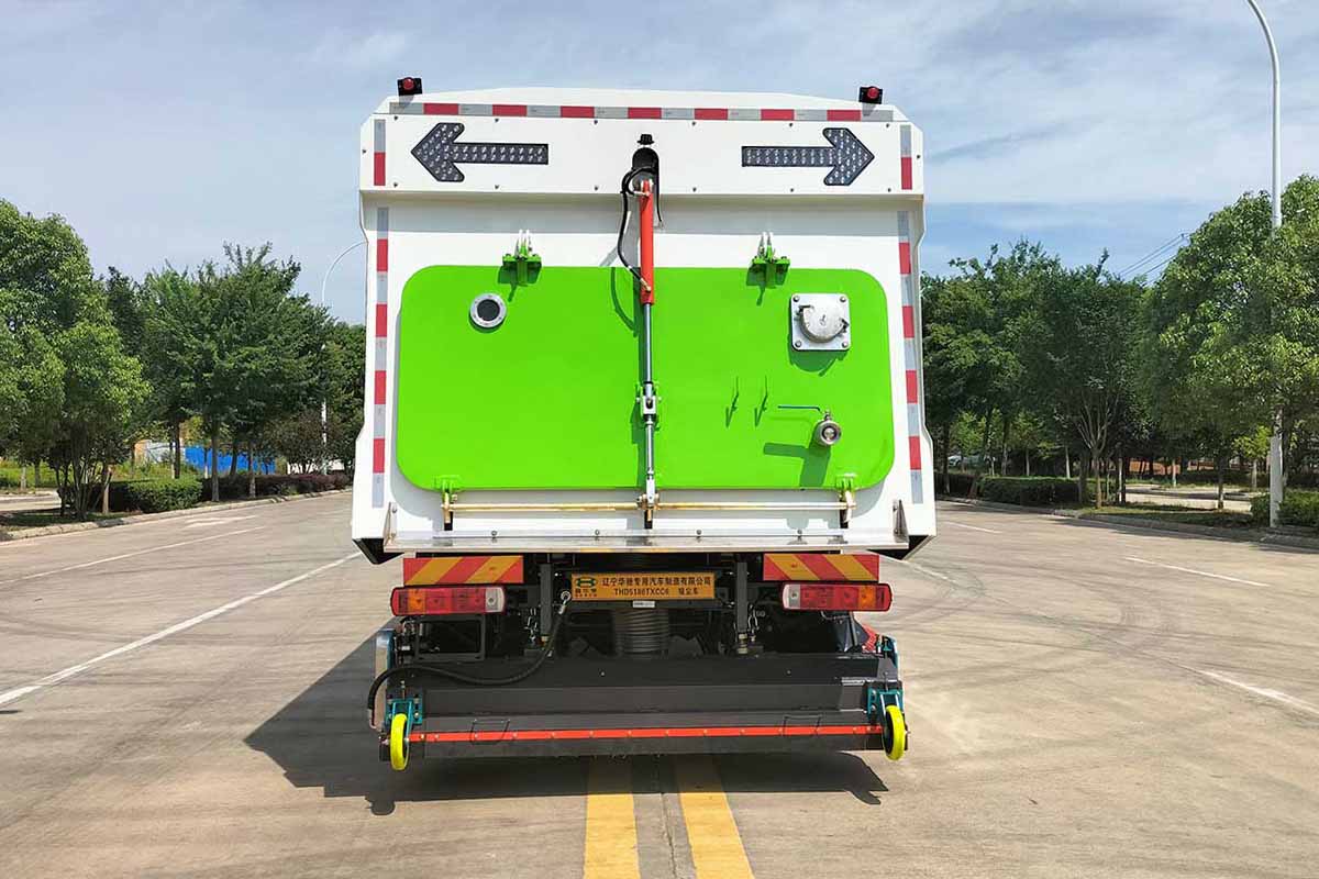 鑫華馳牌THD5180TXCC6吸塵車公告圖片