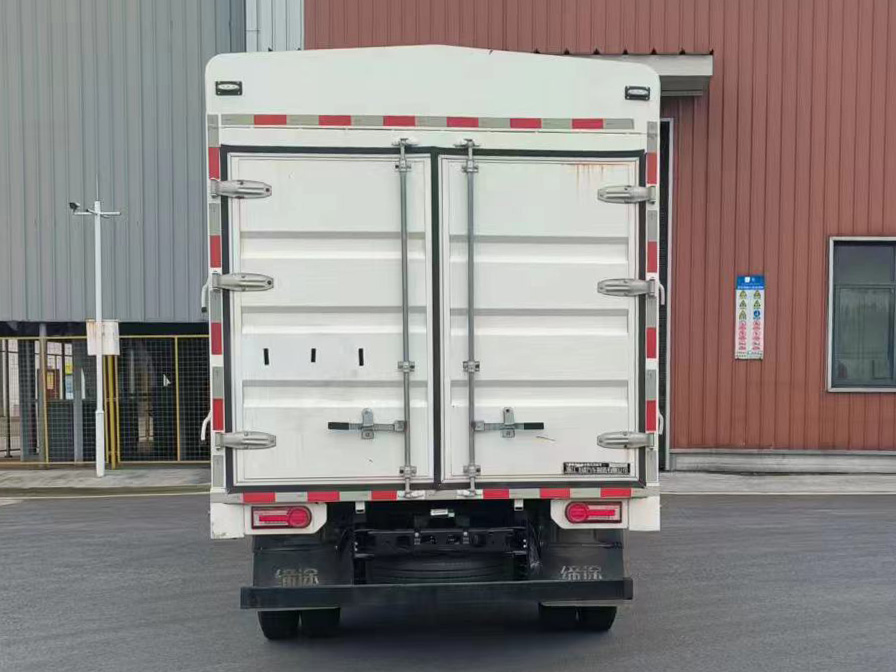 飛碟牌FD5041CCYW78BEV-1純電動(dòng)倉(cāng)柵式運(yùn)輸車公告圖片