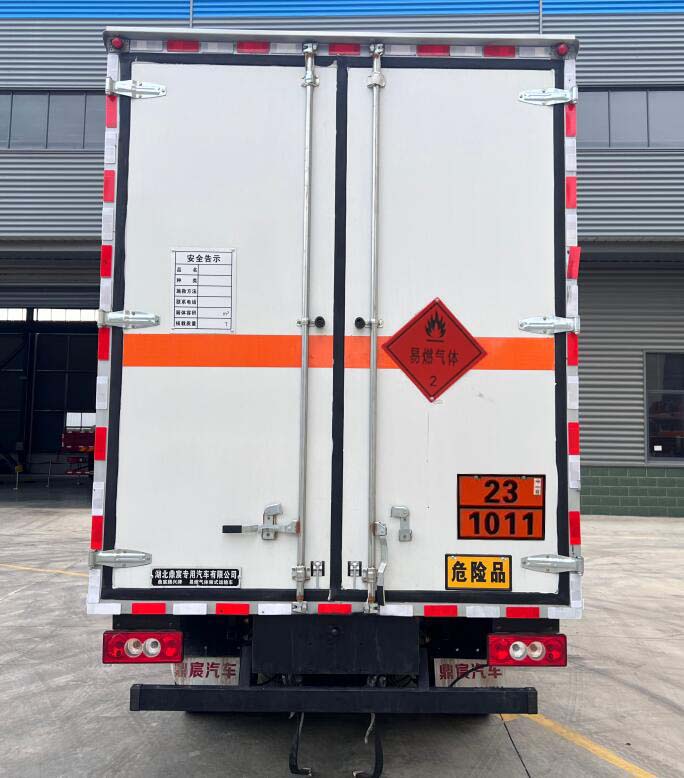 鼎宸騰興牌DCZ5045XRQBJ6易燃氣體廂式運輸車公告圖片