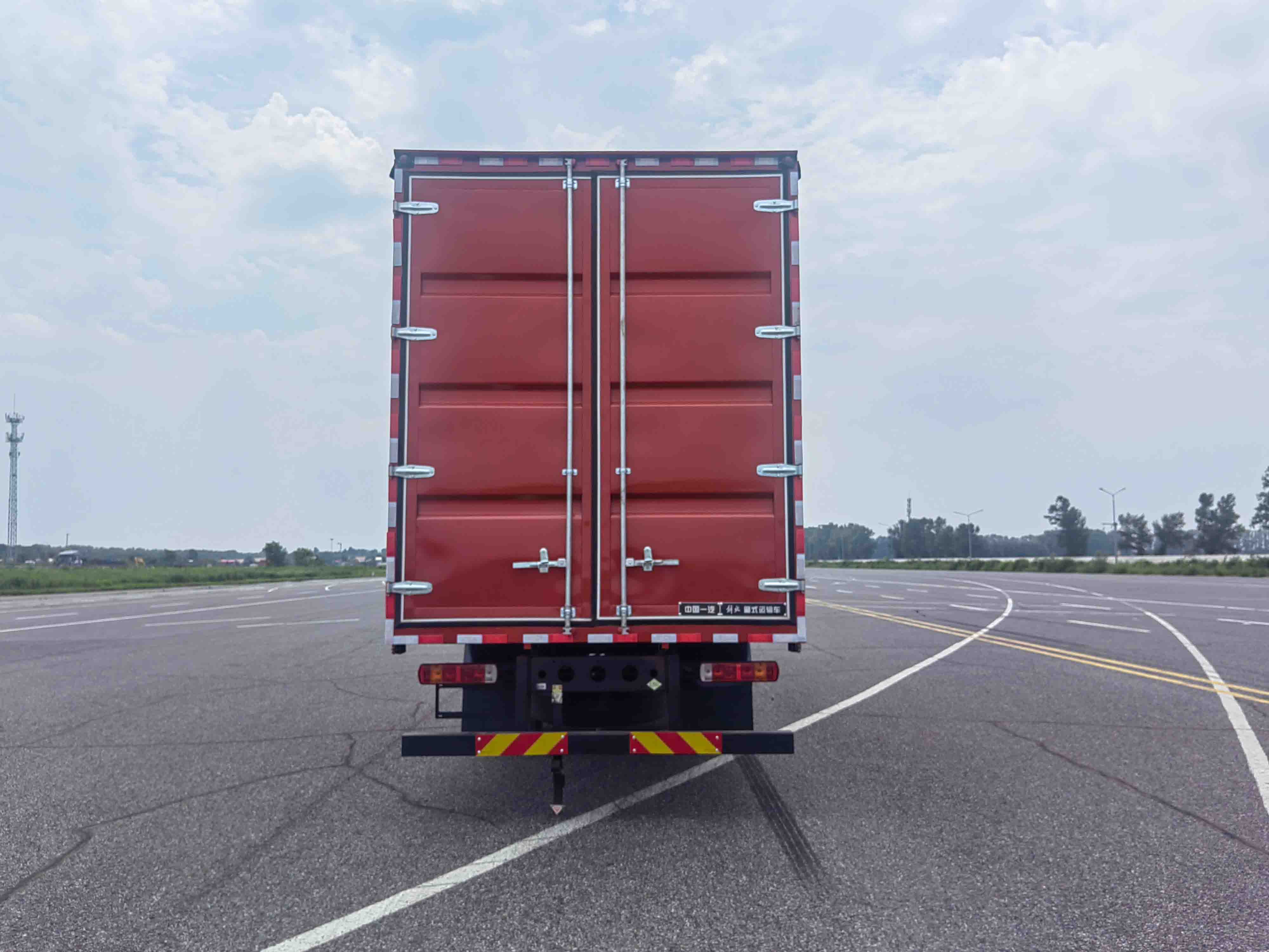 解放牌CA5180XXYP62M2L5A9E6廂式運輸車公告圖片