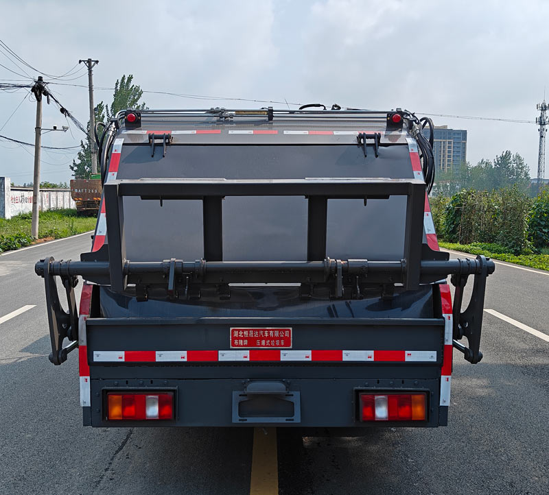 布隆牌LLL5040ZYSZ6壓縮式垃圾車公告圖片