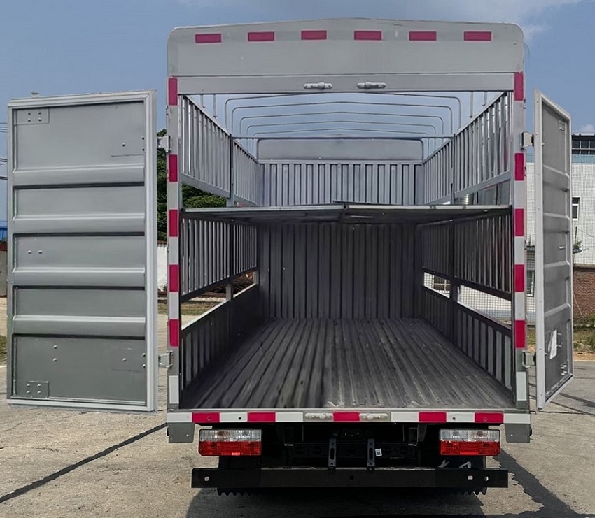 東風(fēng)牌EQ5040CCY3TNEAC倉(cāng)柵式運(yùn)輸車(chē)公告圖片