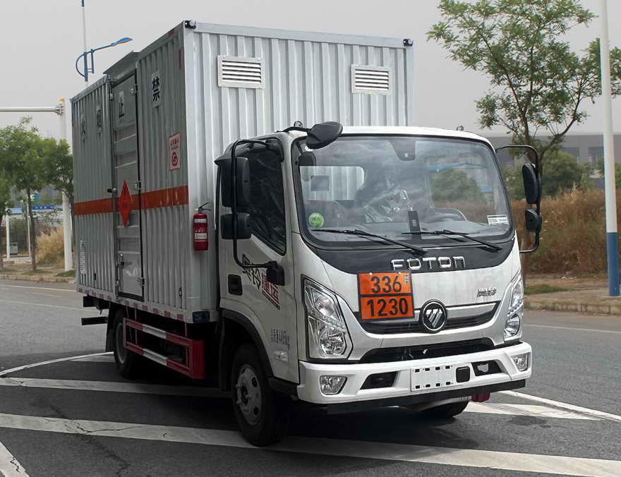 鼎宸騰興牌DCZ5045XRYBJ6易燃液體廂式運(yùn)輸車公告圖片