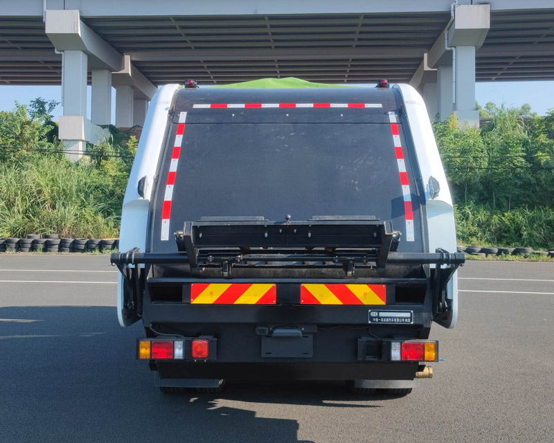 中植汽車牌CDL5180ZYSZZBEV純電動壓縮式垃圾車公告圖片