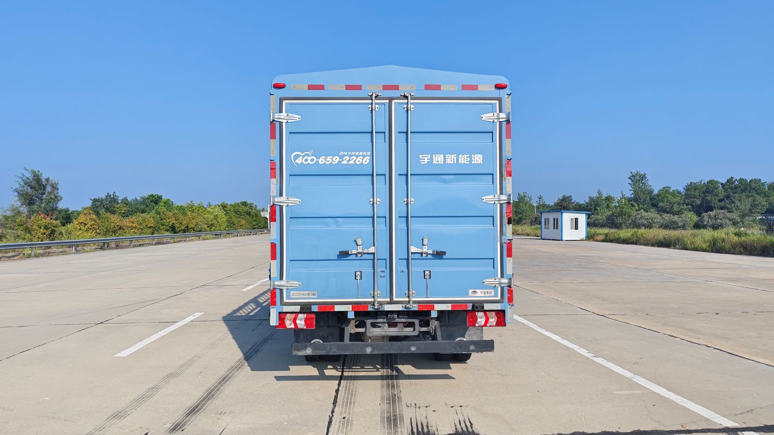 宇通牌ZKH5046CCYBEV3純電動(dòng)倉(cāng)柵式運(yùn)輸車公告圖片