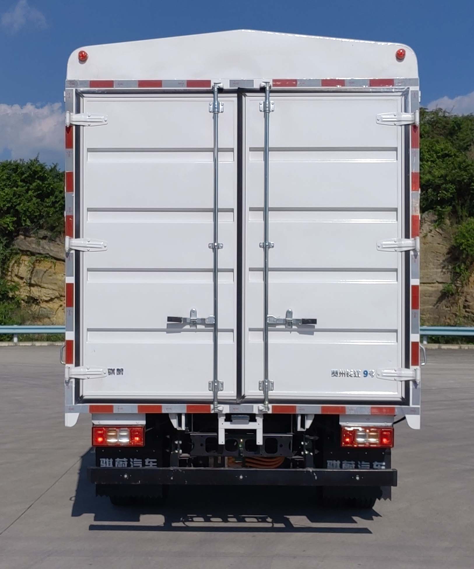 騏蔚牌GK5041CCYBEV02純電動(dòng)倉柵式運(yùn)輸車公告圖片