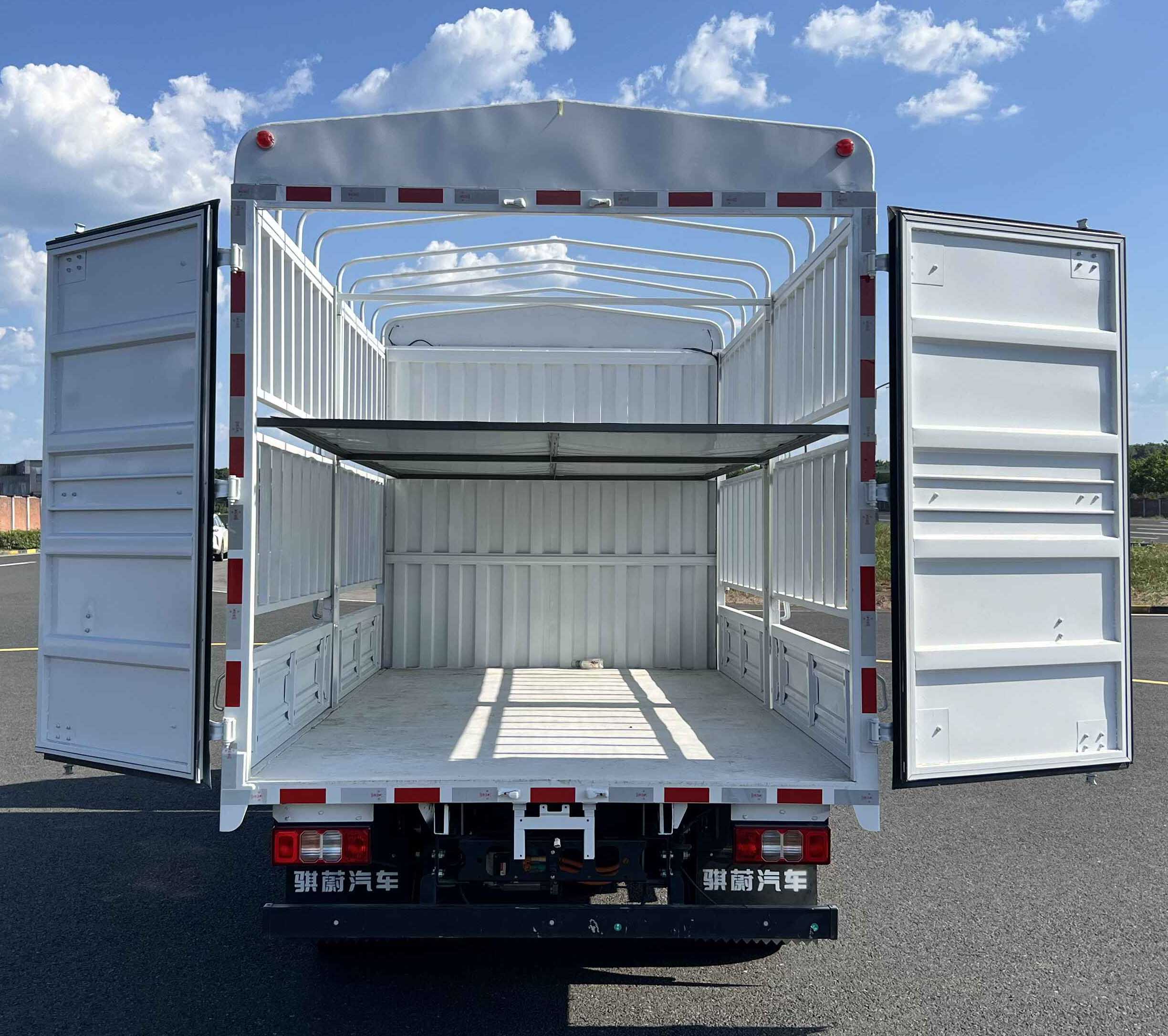 騏蔚牌GK5041CCYBEV01純電動(dòng)倉(cāng)柵式運(yùn)輸車公告圖片