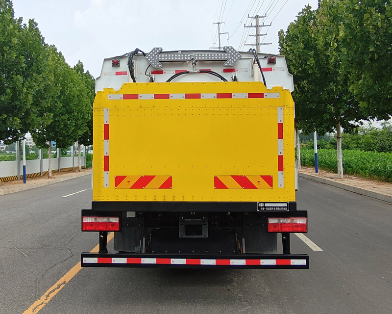 中植汽車牌CDL5181TSLDFBEV純電動掃路車公告圖片