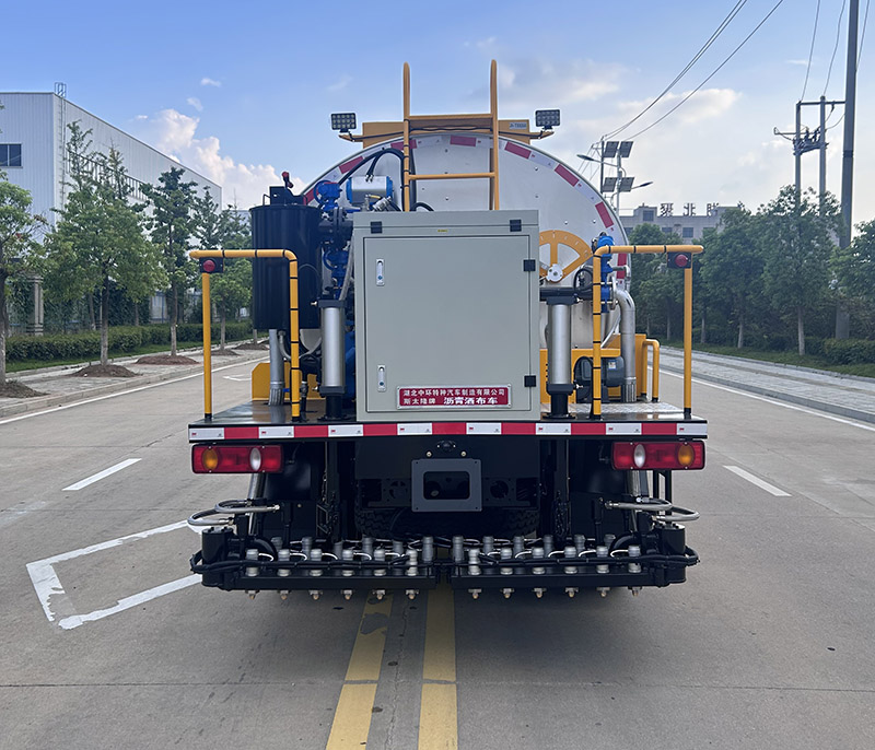 瀝青灑布車圖片