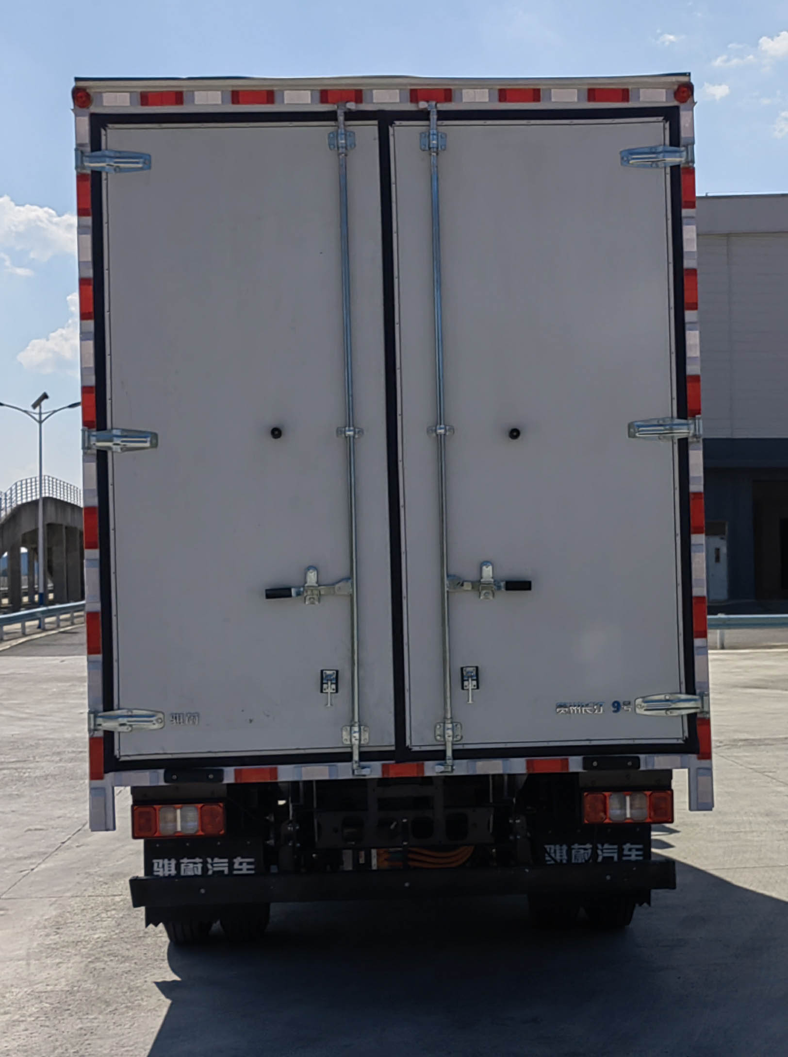 騏蔚牌GK5041XXYBEV04純電動(dòng)廂式運(yùn)輸車公告圖片
