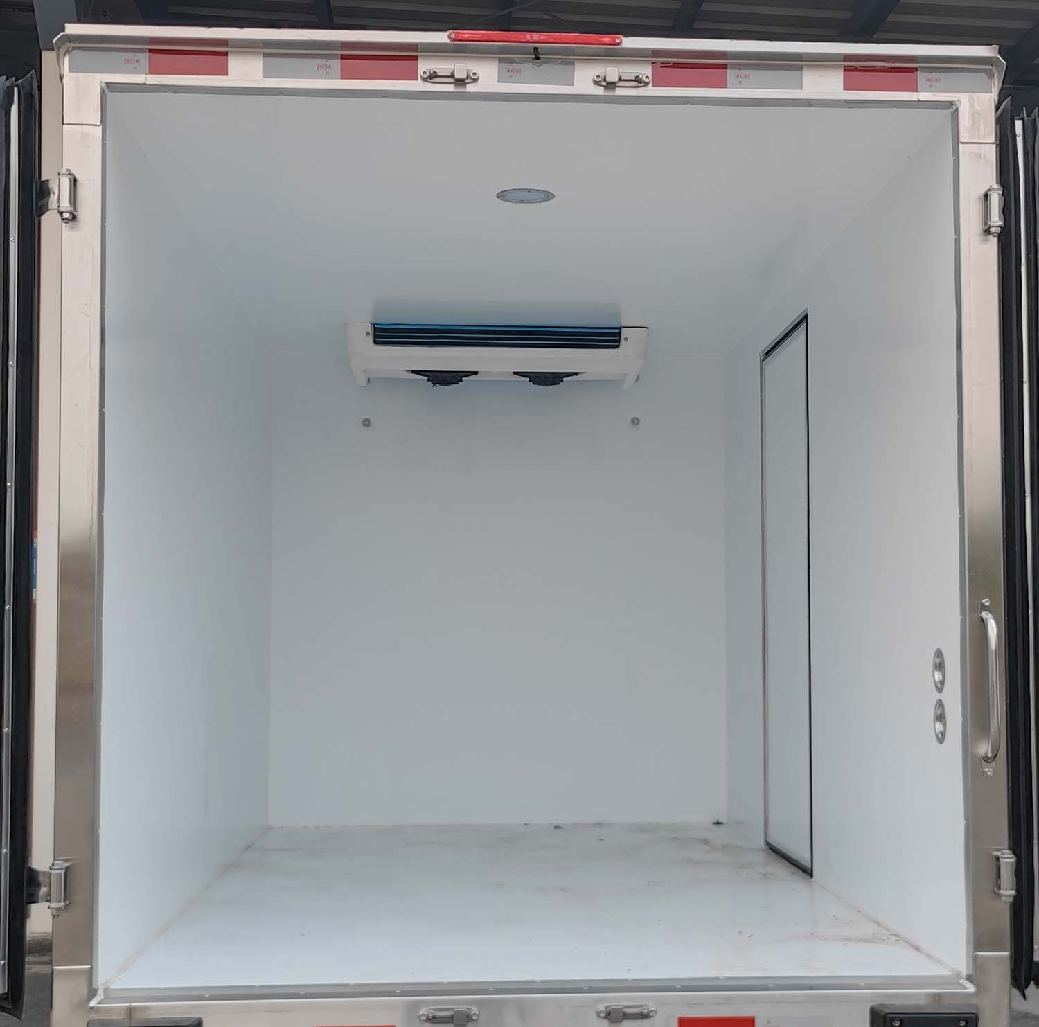 川汽建邦牌JBJ5030XLCBEV純電動(dòng)冷藏車公告圖片