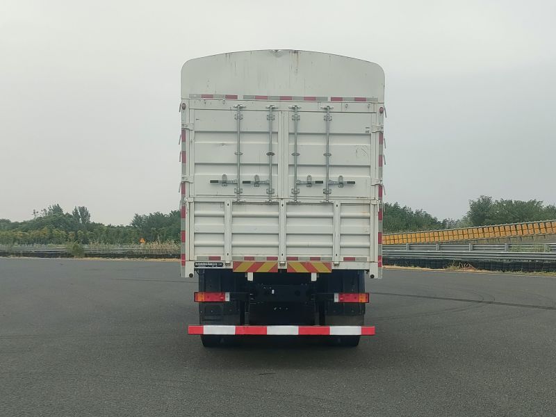 東風牌DFH5310CCYC4倉柵式運輸車公告圖片