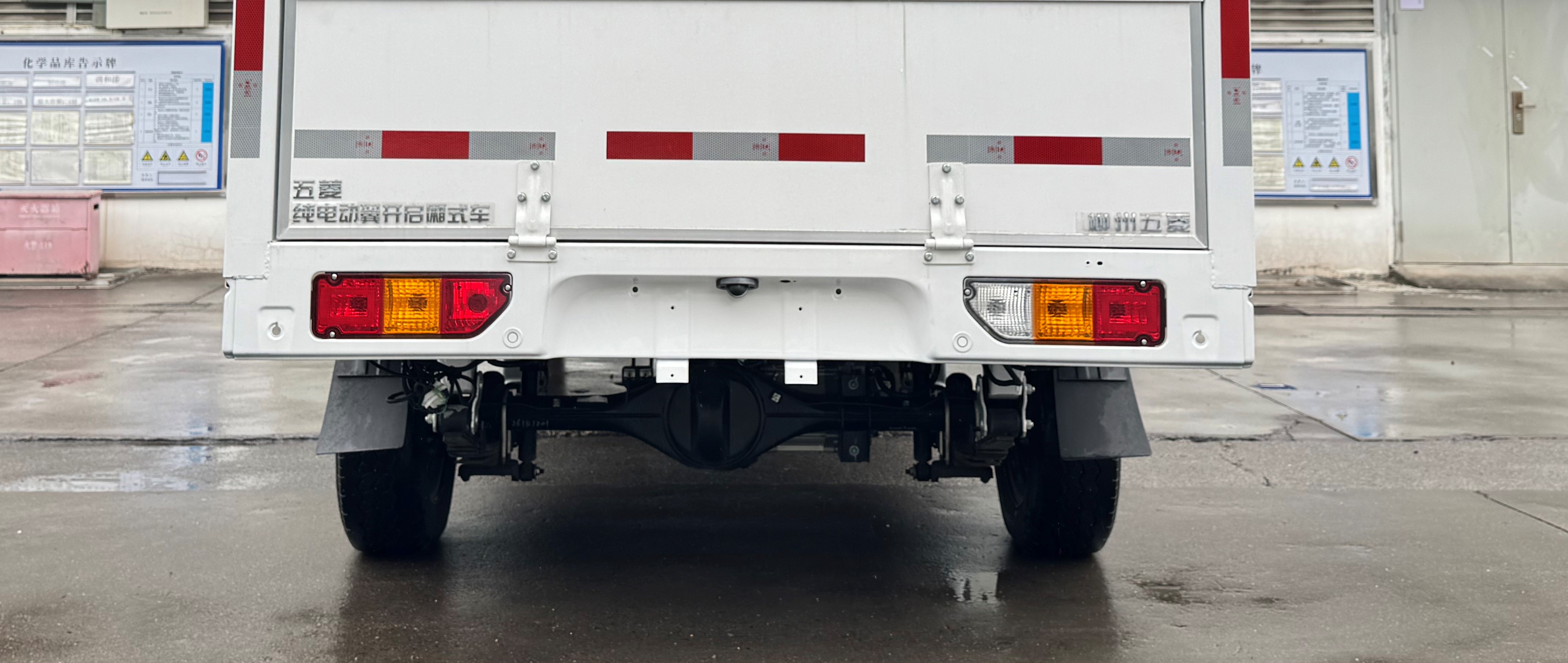 五菱牌LQG5032XYKEVA純電動翼開啟廂式車公告圖片