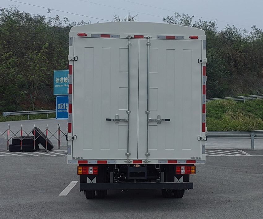 江鈴牌JX5041CCYTSCK26倉柵式運(yùn)輸車公告圖片