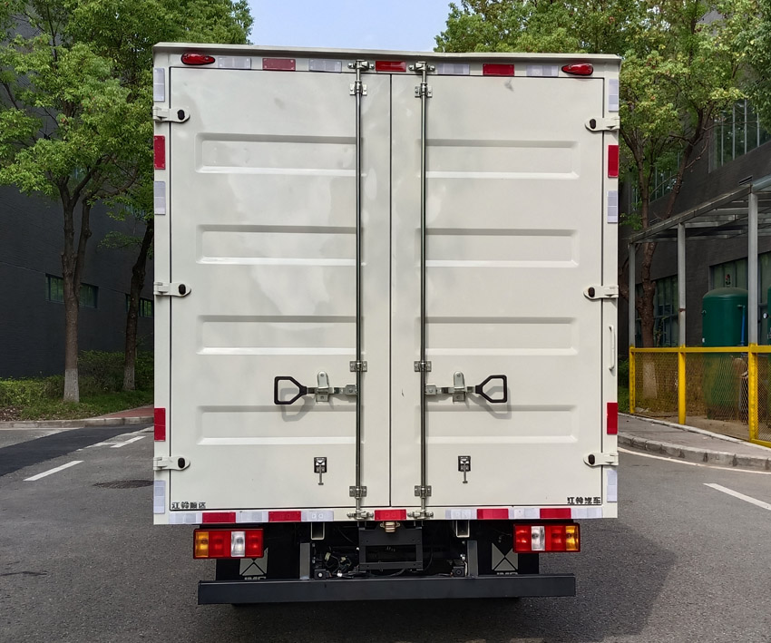 江鈴牌JX5041XXYTCD26廂式運輸車公告圖片