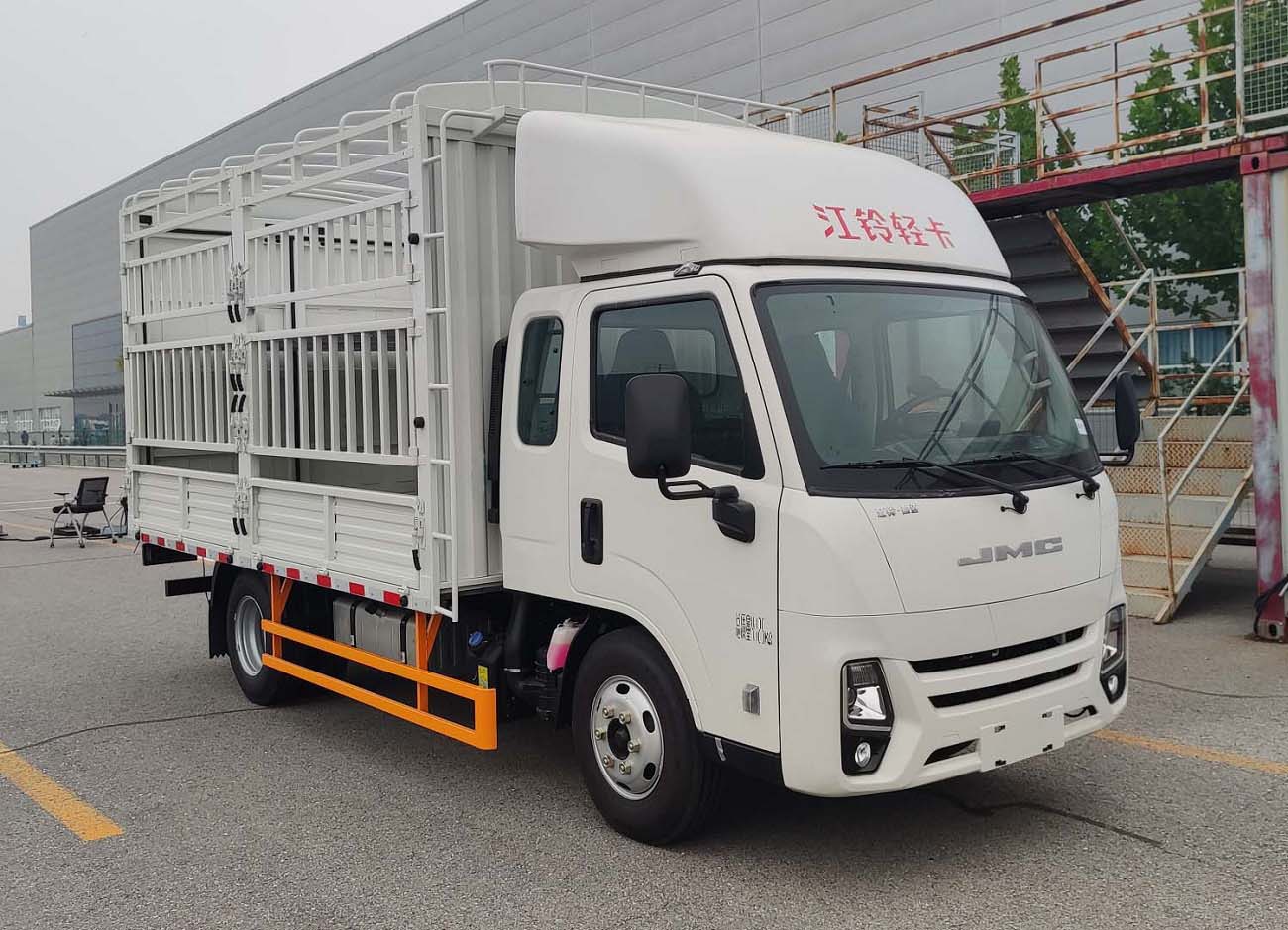 JX5041CCYTGL26型倉(cāng)柵式運(yùn)輸車圖片