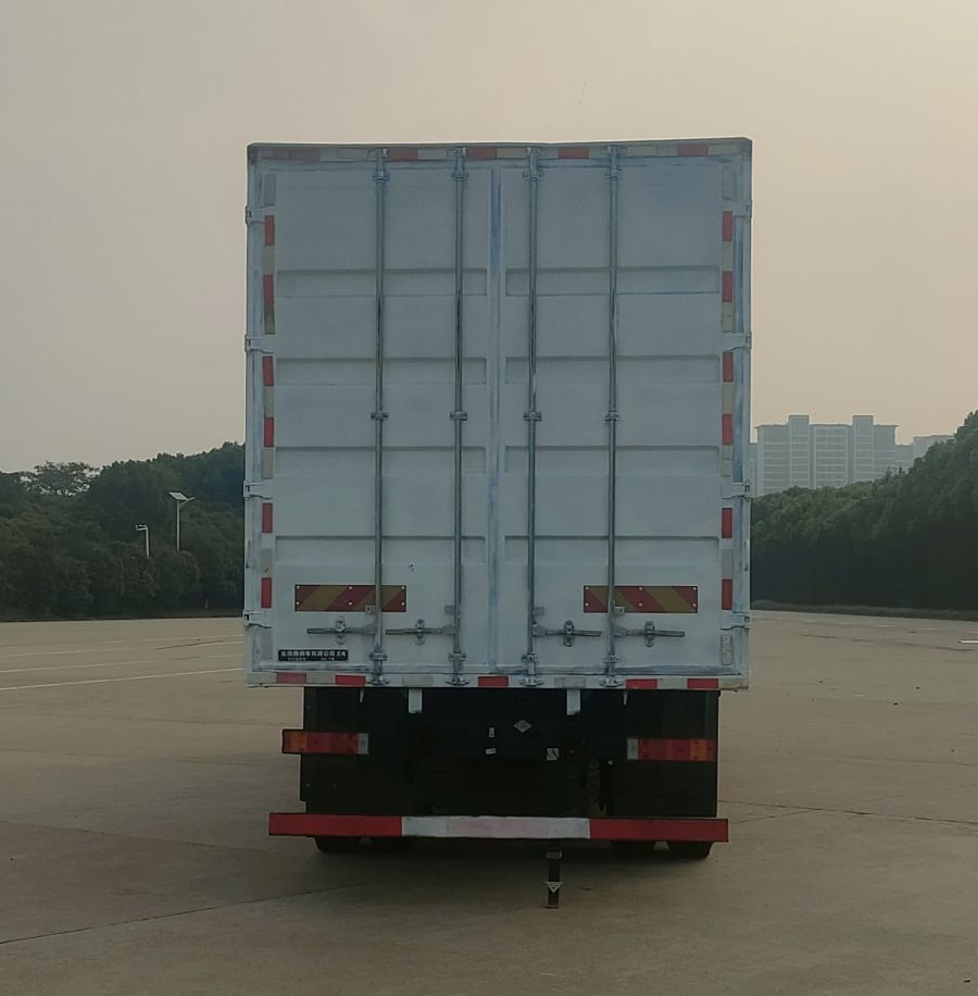 東風(fēng)牌DFH5320XXYC3廂式運(yùn)輸車公告圖片