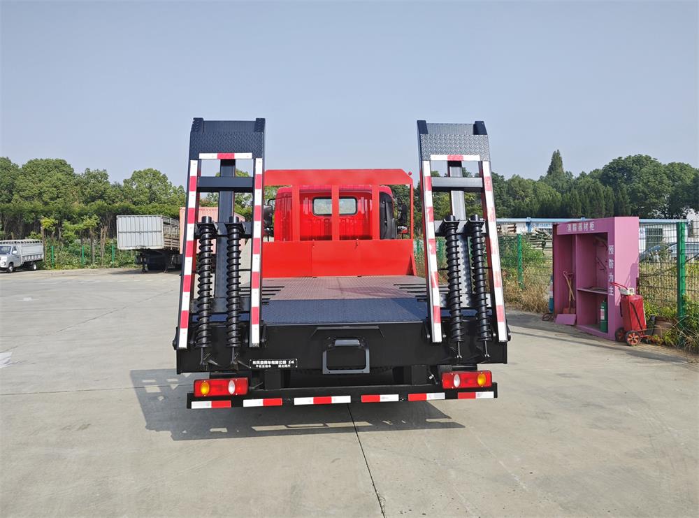 東風(fēng)牌EQ5118TPBGSZ6D平板運(yùn)輸車公告圖片