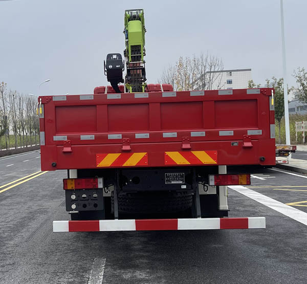 雷薩牌FLX5258JSQ-10隨車起重運(yùn)輸車公告圖片