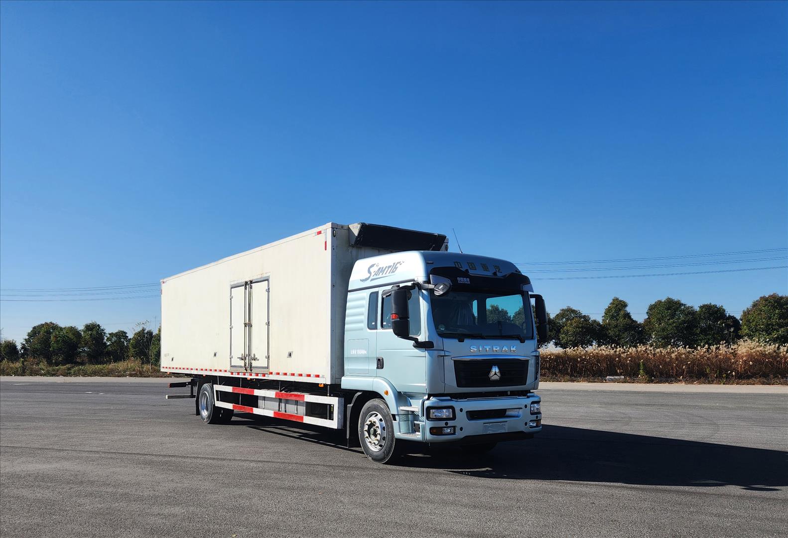 汕德卡牌ZZ5186XLCN711GF1H冷藏車