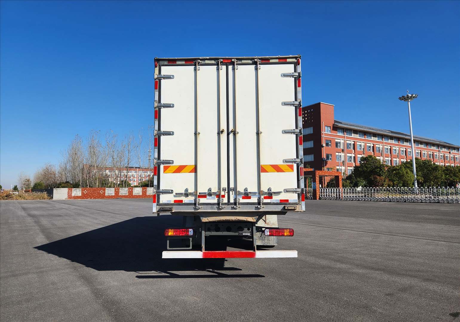 汕德卡牌ZZ5186XLCN711GF1H冷藏車公告圖片