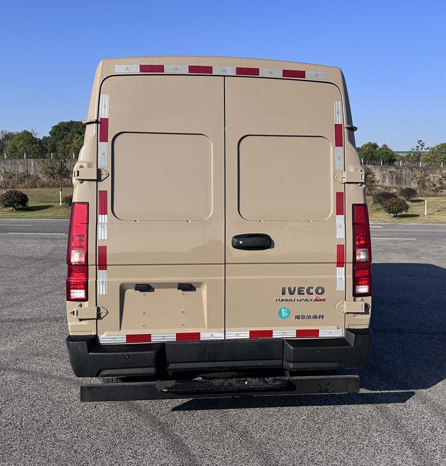 依維柯牌NJ5046XXYZAJ廂式運(yùn)輸車(chē)公告圖片