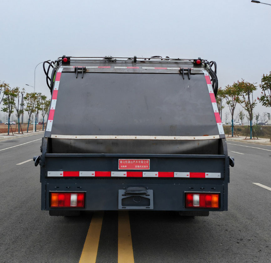 布隆牌LLL5048ZYSZ6壓縮式垃圾車公告圖片