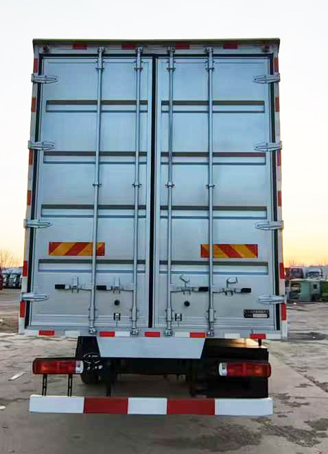 歐曼牌BJ5181XXYY6AAM-01廂式運(yùn)輸車公告圖片