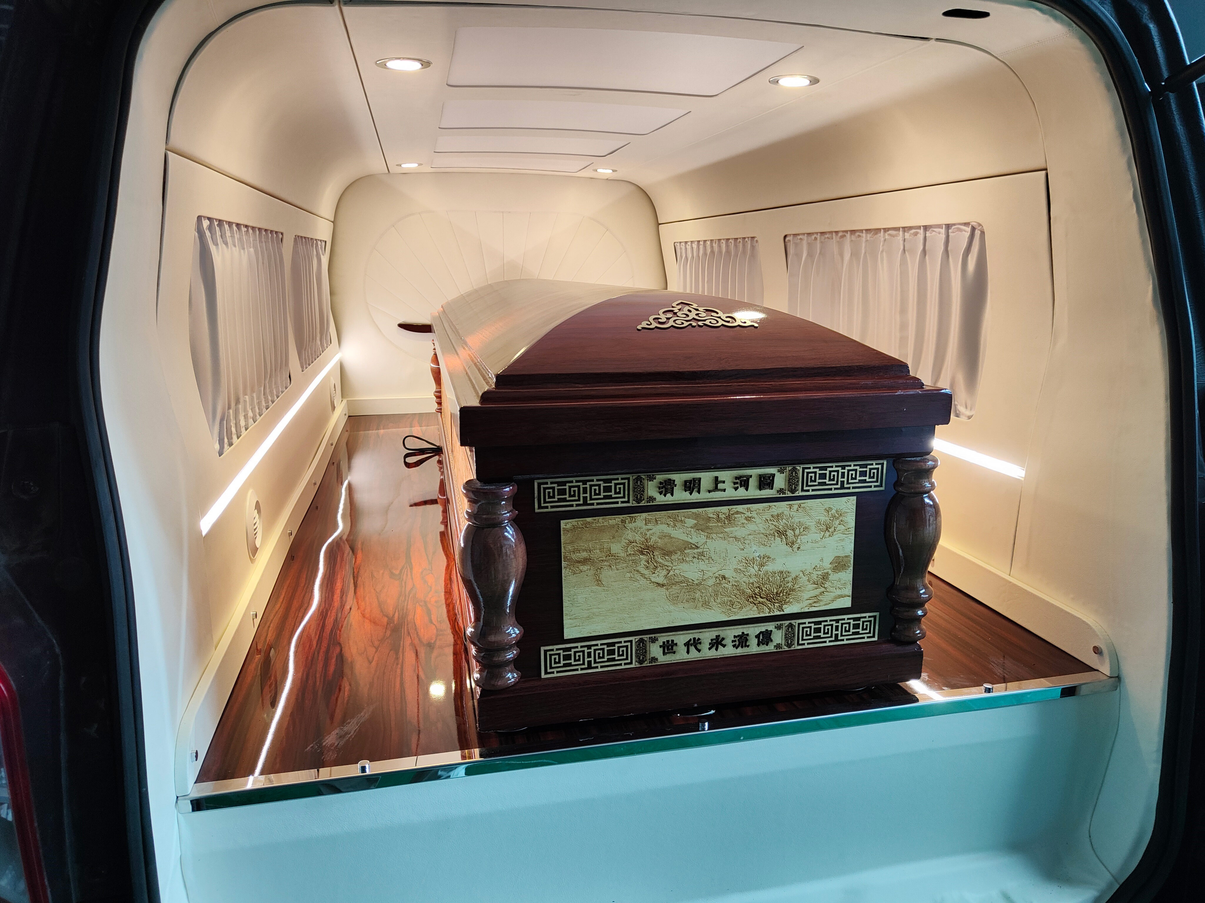 祺創(chuàng)力牌WQL5030XBYSHEV1插電式增程混合動(dòng)力殯儀車(chē)公告圖片