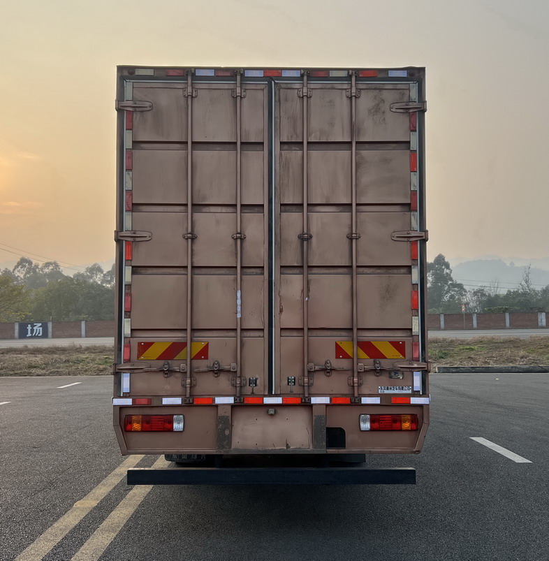 乘龍牌LZ5180XXYH5AC101廂式運輸車公告圖片