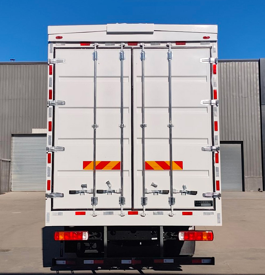 歐曼牌BJ5161XYKY6AAM-01翼開(kāi)啟廂式車(chē)公告圖片