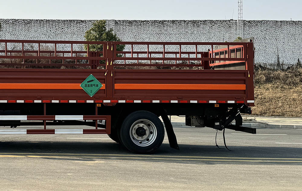 豐霸牌STD5126TQPEQ6氣瓶運(yùn)輸車公告圖片