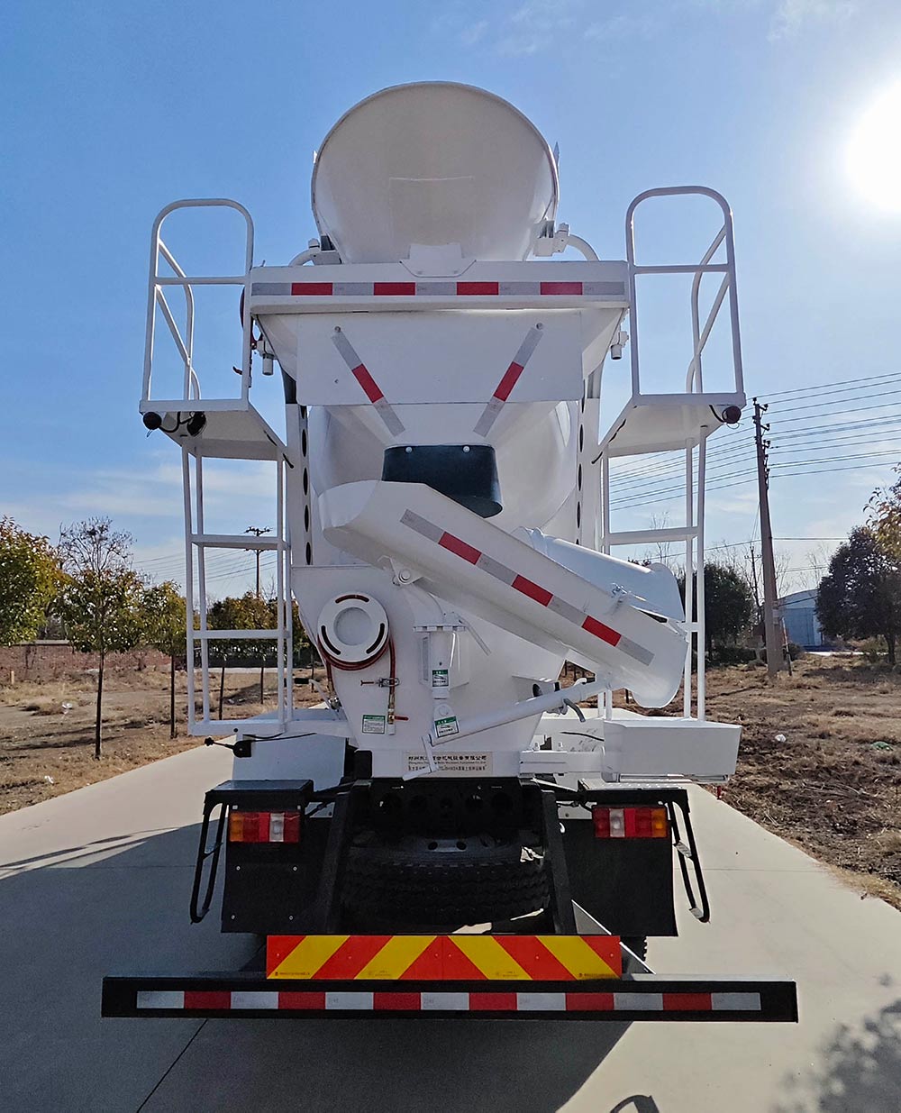 東方百合牌BHE5187GJBHW2A混凝土攪拌運(yùn)輸車公告圖片