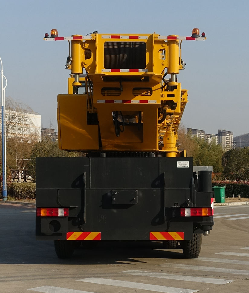 柳工牌CLG5552JQZ130汽車起重機(jī)公告圖片