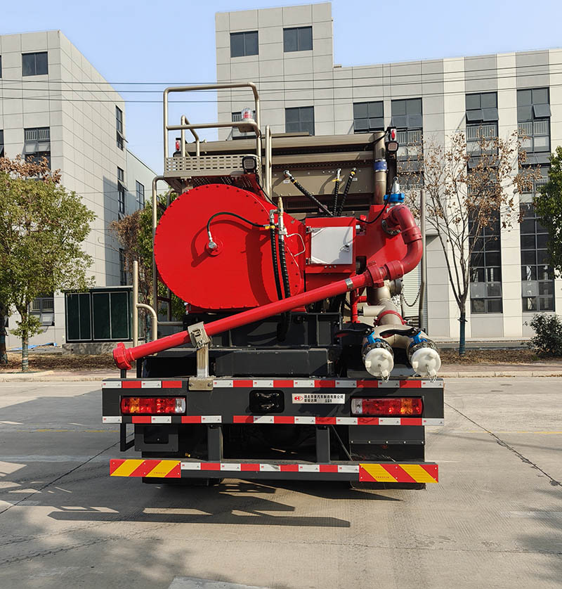 榮駿達(dá)牌HHX5390TYL壓裂車公告圖片