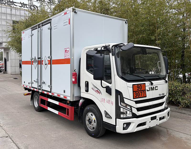 CLQ5042XZW6JX型雜項(xiàng)危險(xiǎn)物品廂式運(yùn)輸車(chē)圖片