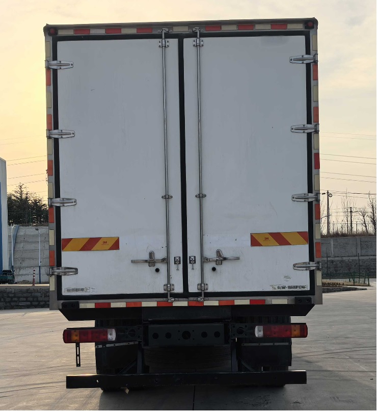 福田牌BJ5186XLC-01冷藏車公告圖片