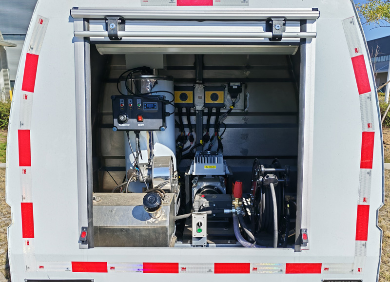 中植汽車牌CDL5030TYHCKSBEV純電動路面養(yǎng)護(hù)車公告圖片