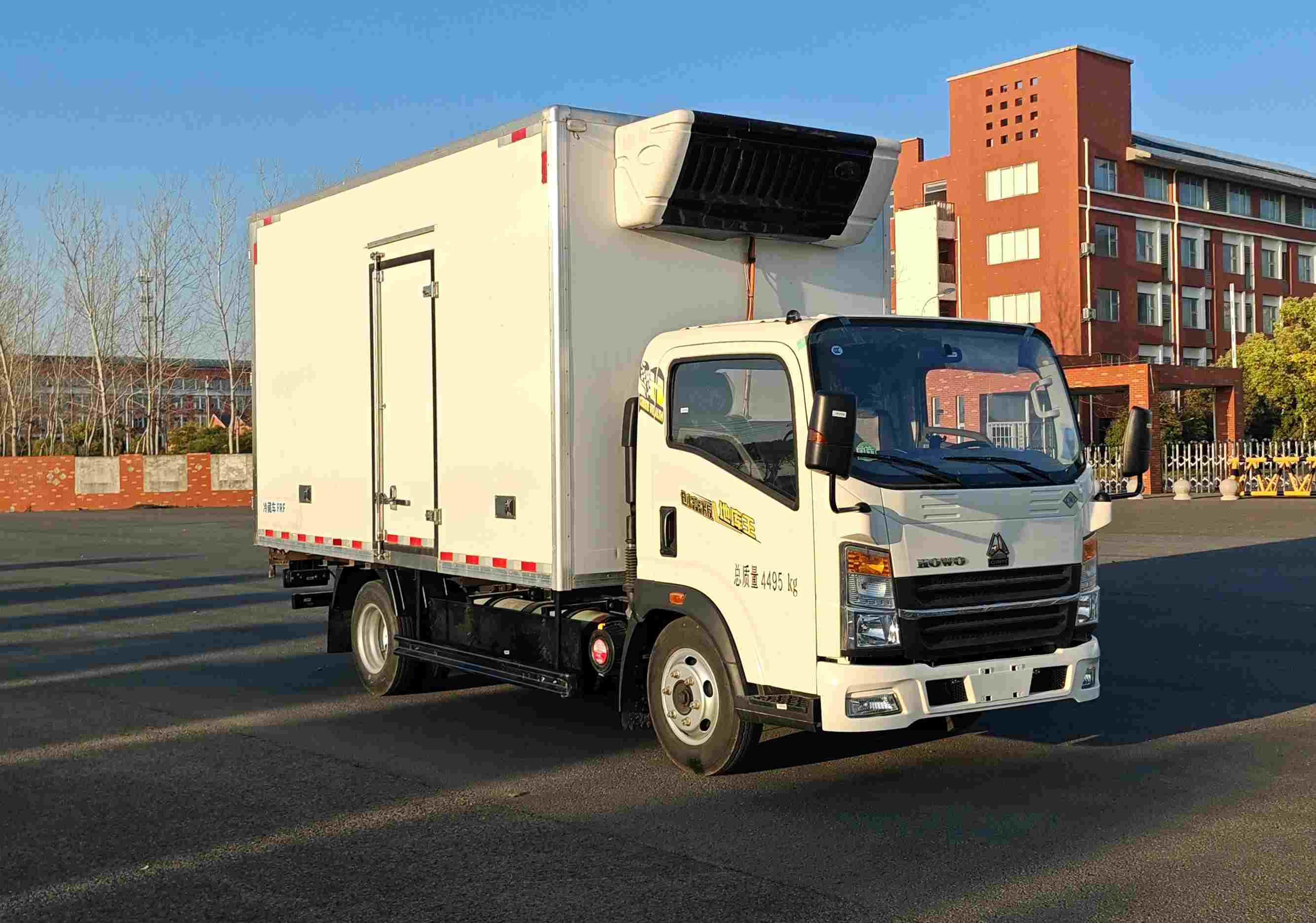 豪沃牌ZZ5047XLCF3515F145D冷藏車公告圖片