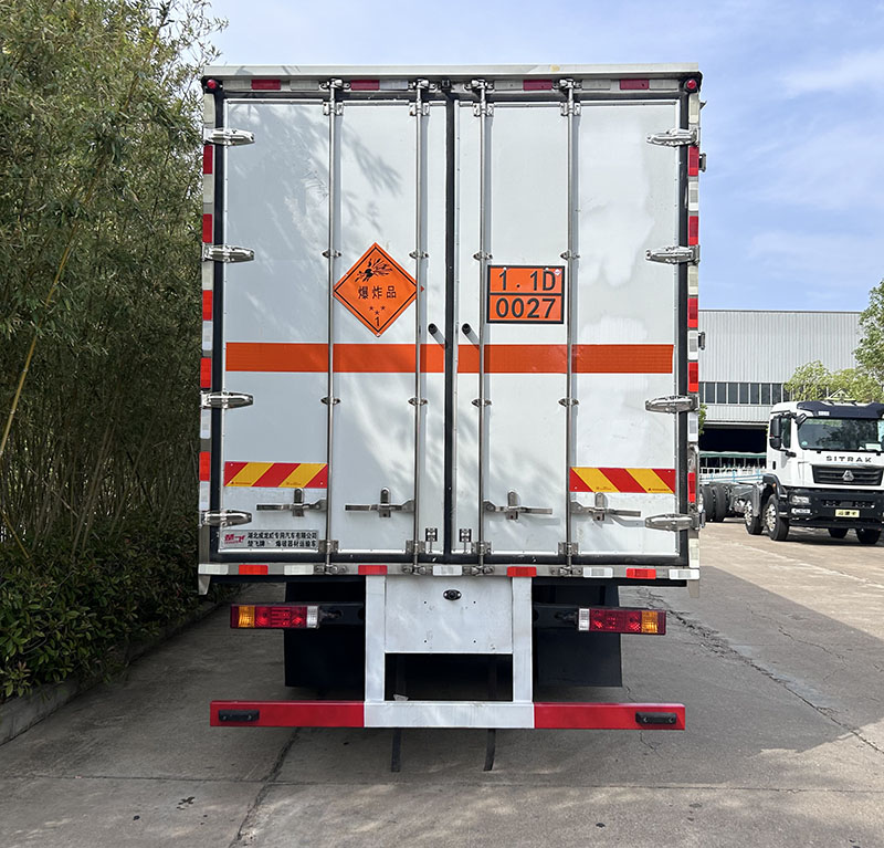 楚飛牌CLQ5180XQY6SX爆破器材運(yùn)輸車(chē)公告圖片