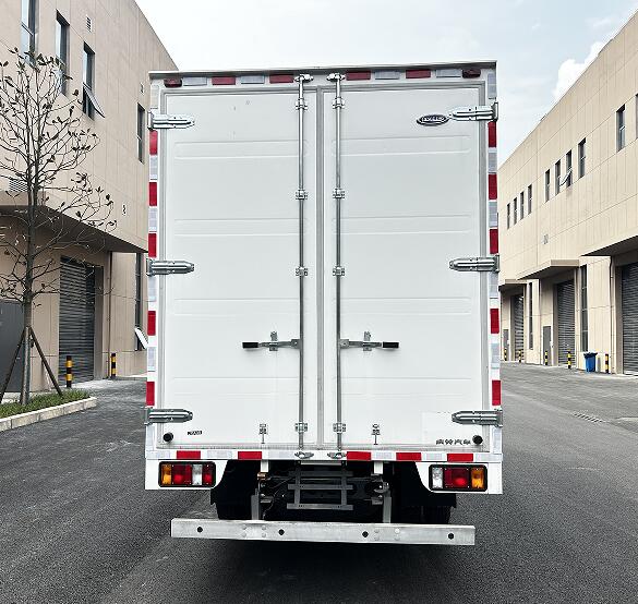 慶鈴牌(繁體)牌QL5070XXYBEVBNHA1純電動(dòng)廂式貨車(chē)公告圖片