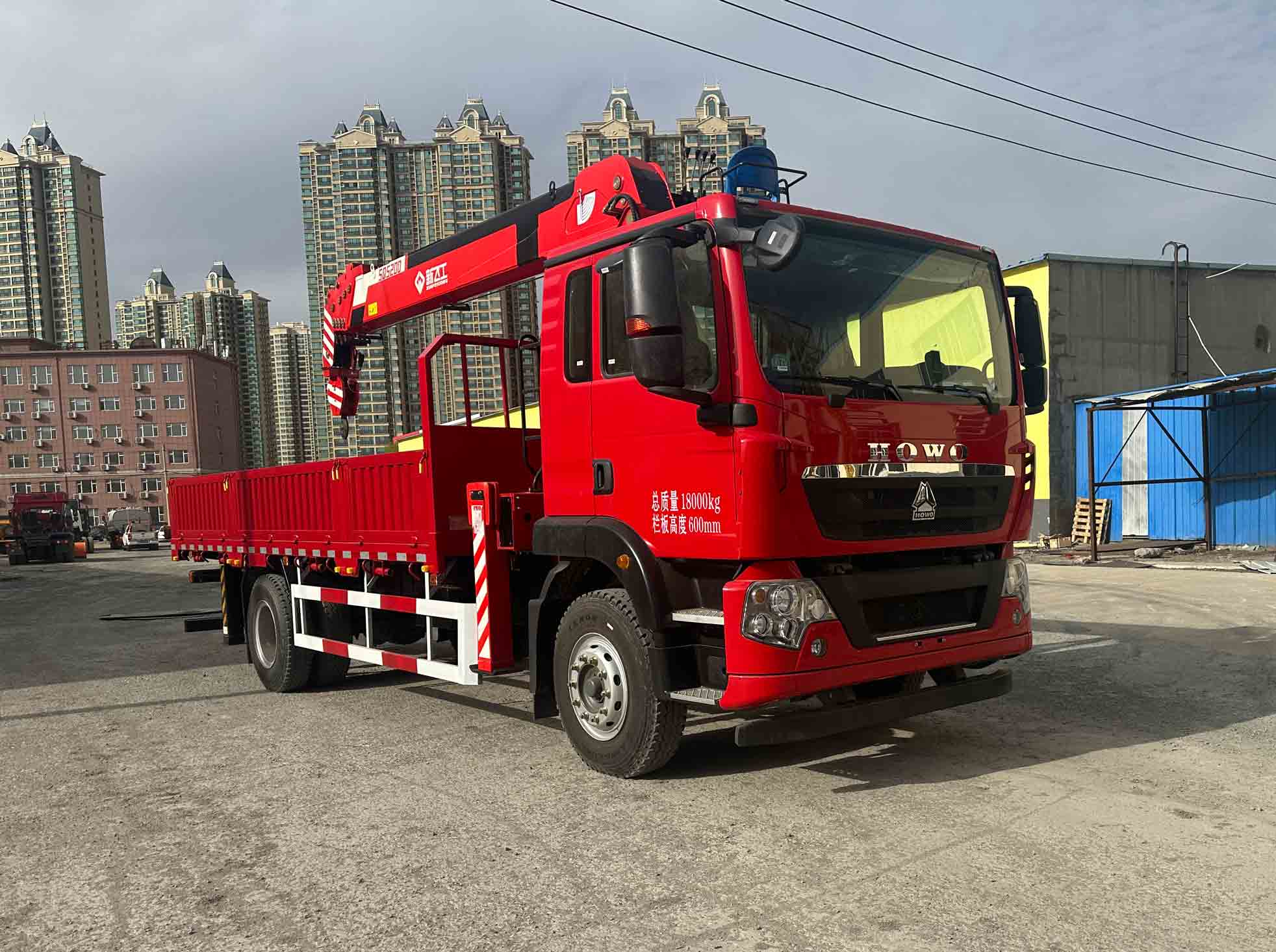 華威馳樂牌SGZ5180JSQZZ6T5隨車起重運輸車公告圖片